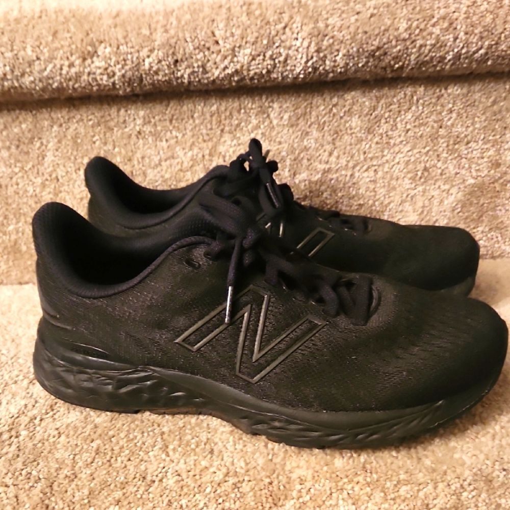 New Balance Women's Fresh Foam 880 All-Black Sneakers Shoes Size 9